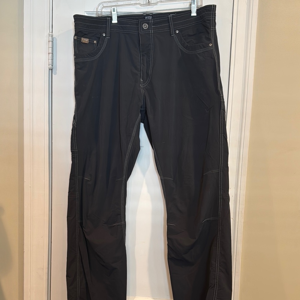 Kuhl Black Cargo Pants with Distressed Texture